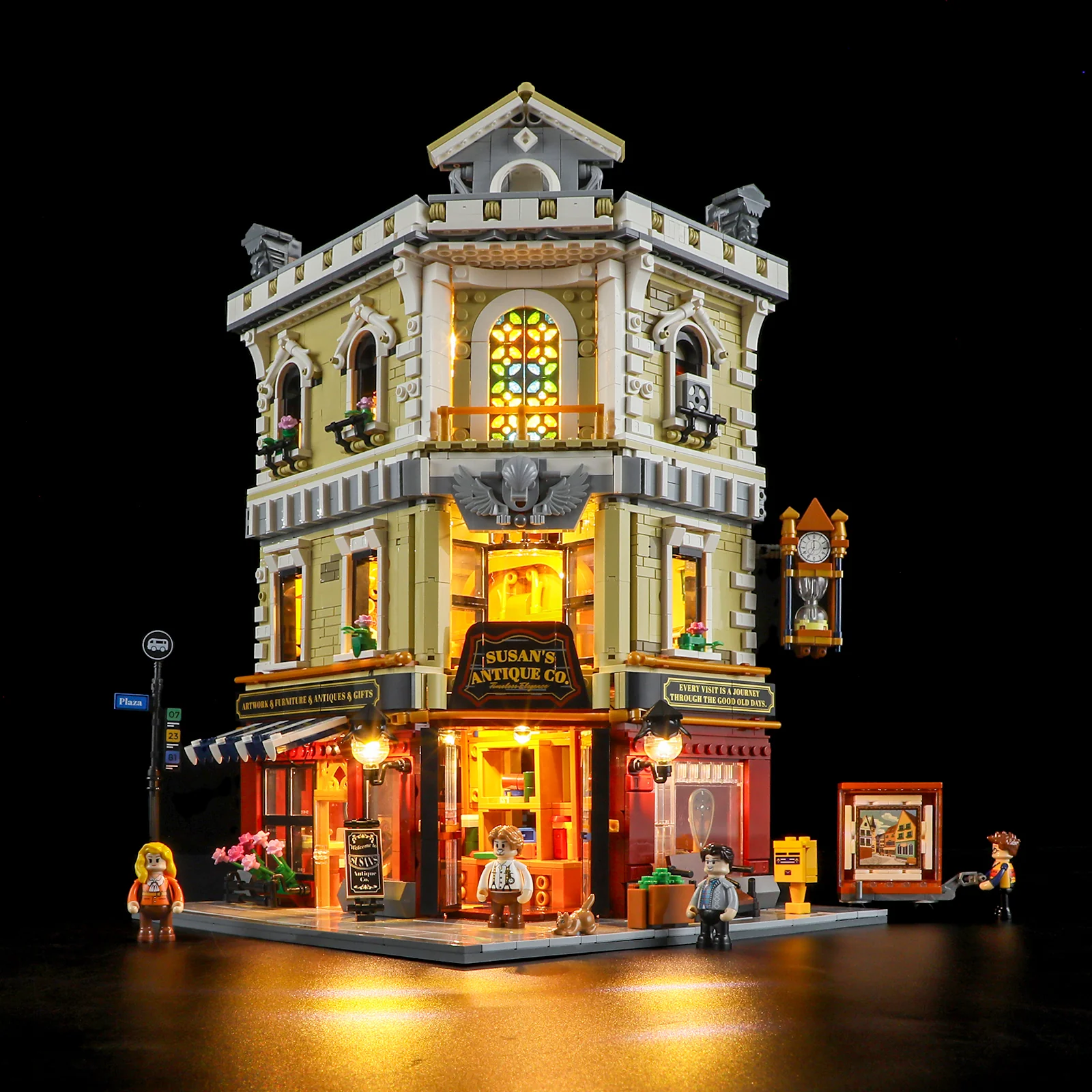 381-antique-store-2.webp Antique Store